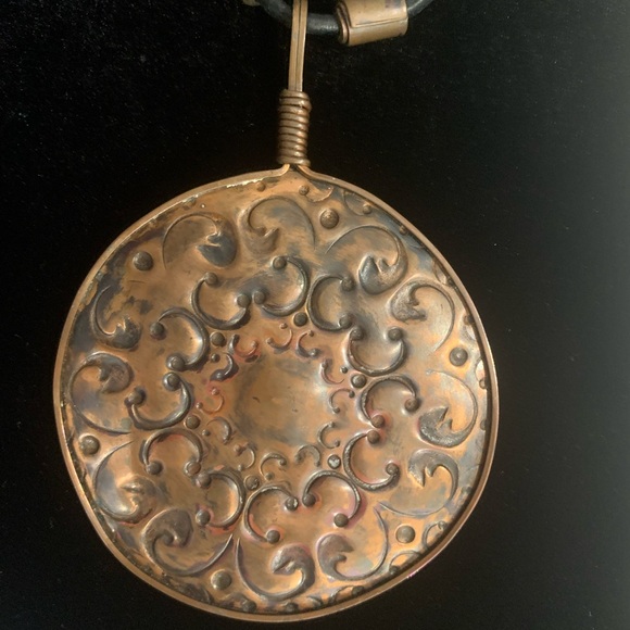 Artisan crafted necklace - Picture 4 of 8